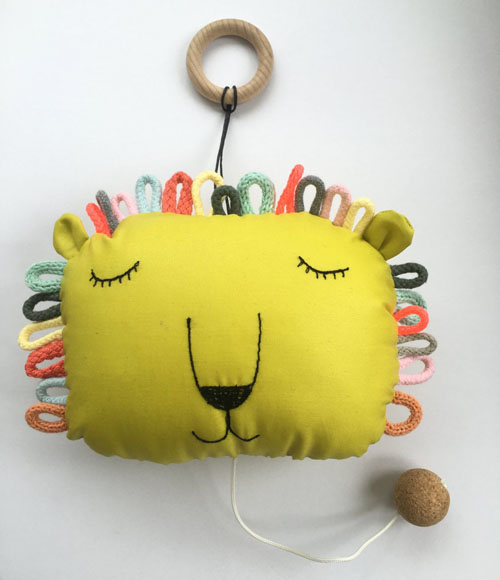 Musical Pull String Crib Toy Lion by sternwerk